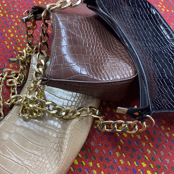 Handbags - Picture 2 of 4